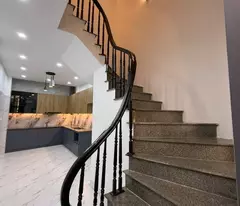 Chính chủ bán  gấp nhà mới, ngõ kề ô tô, DT 40m2, 4 tầng, Ngõ 269 Thịnh Quang, Đống Đa. Giá 7,5 tỷ.