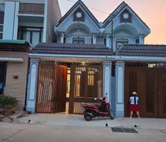 Nhà mới 100% 1 trệt 1 lầu , mái thái,  mặt tiền dx 065 phường Định Hòa tp. Thủ Dầu Một, Bình Dương.