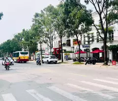 nhà đẹp Long Biên 90m x 5 tầng, mặt tiền 6m , gara 7 chỗ, vỉa hè, ôtô tránh, thang máy, full nội