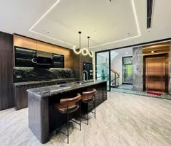 Siêu phẩm Nguyễn Văn Cừ, 102m x 8 tầng, thang máy, kinh doanh, ôtô tránh