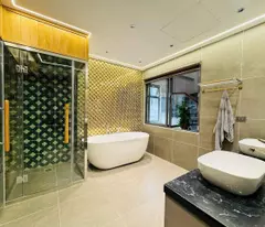 Siêu phẩm Nguyễn Văn Cừ, 102m x 8 tầng, thang máy, kinh doanh, ôtô tránh