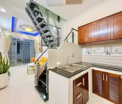 Hẻm trước nhà 2.5m, khu dân trí cao. Gần Chợ, trường học, công viên Làng Hoa. Chỉ 3.38 TỶ
