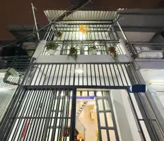 Hẻm trước nhà 2.5m, khu dân trí cao. Gần Chợ, trường học, công viên Làng Hoa. Chỉ 3.38 TỶ