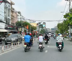 Bán nhà 3 tầng mới HXT Lê Quang Định 59m2 ngang 4.2m gần chợ Bà Chiểu chỉ 11 tỷ.