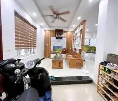 Phạm Văn Đồng - lô góc dân xây - 20m ra phố lớn hàng xóm kđt TP Giao Lưu - 5 tầng giá 7,38 ty