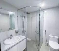 Phạm Văn Đồng - lô góc dân xây - 20m ra phố lớn hàng xóm kđt TP Giao Lưu - 5 tầng giá 7,38 ty