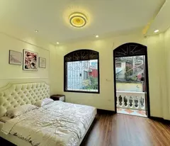 Bán nhà riêng vừa ở vừa kinh doanh 5 tầng, 4PN, 4WC, 55m2, giá 9 tỷ tại Phố Hoàng Cầu, Đống Đa, Hà