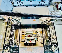 Nhà đẹp ở luôn ở La Thành, Đống Đa diện tích 52m2, 4 tầng, mặt tiền 4.8m, gara oto, Giá 18.5 Tỷ