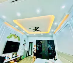 Nhà đẹp ở luôn ở La Thành, Đống Đa diện tích 52m2, 4 tầng, mặt tiền 4.8m, gara oto, Giá 18.5 Tỷ