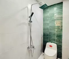 Vị trí bao đẹp , nhà nằm giữa mấy chợ và trường học siêu thị xung quanh. Chỉ 3.78 Tỷ