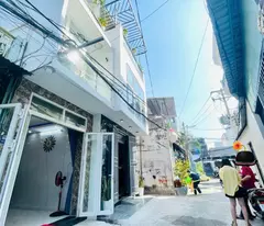 Vị trí bao đẹp , nhà nằm giữa mấy chợ và trường học siêu thị xung quanh. Chỉ 3.78 Tỷ