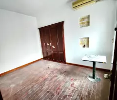 Cho thuê nhà nguyên căn phố Nguyễn Văn Cừ , mặt phố kinh doanh sầm uốt, đi lại thuận tiện. Có vỉa