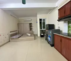 Cho thuê nhà nguyên căn phố Nguyễn Văn Cừ , mặt phố kinh doanh sầm uốt, đi lại thuận tiện. Có vỉa