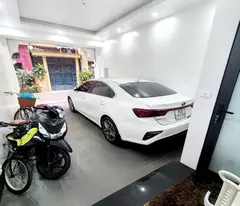 Bán nhà phân lô yên lạc 5 tầng thang máy long lanh ô tô dừng đỗ vào nhà hai bà trưng