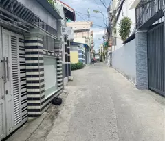 Hạ giá bán gấp nhà 3 tầng hẻm oto Lê Hồng Phong, phường Phước Hải, tp Nha Trang
