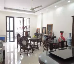 Bán nhà phố Lạc Long Quân 77m2, 4T, MT4.5m xây đẹp giá 18.3 tỷ ô tô thoải mái gần Hồ