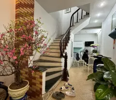 Bán nhà riêng Cầu Giấy, ngõ thông, 35m2, 5 tầng, 6 ngủ,3 bước lên oto