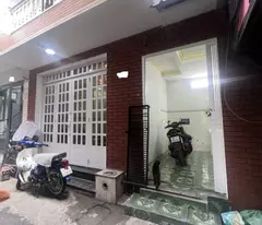 SÁT QUẬN 1, 44M2 (4x11) - 3 TẦNG BTCT - 4 PHÒNG NGỦ SÂN THƯỢNG - GIÁ CHỈ 4 TỎI