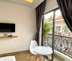 BÁN GẤP KHÁCH SẠN GẦN SÂN BAY - QUẬN TÂN BÌNH - ĐANG KINH DOANH TỐT