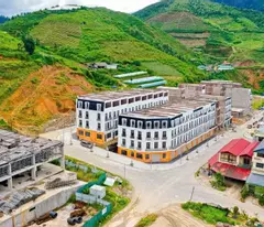 Duy nhất 1 căn Liền Kề giá rẻ hơn thị trường 500 triệu. Đối diện công viên và giáp 5 tòa chung cư.