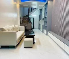 Bán nhà 5 tầng Lĩnh Nam, Hoàng Mai - 28m2, 5,2 tỷ - Vị trí vàng, nhà đẹp, sổ đỏ
