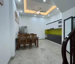 Bán nhà Đinh Công Thượng giá 8.95 tỷ, diện tích 43m2, 4 tầng, mặt tiền 5m