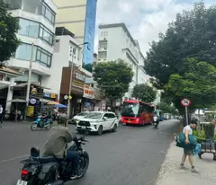 ***Bán nhà mặt tiền đường Cao Thắng, Phường 12, Quận 10 ngay Hà Đô Centrosa.