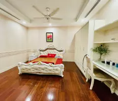 Cho thuê căn hộ 2PN + 1 kho Royal R2 – 130m², full tiện ích, nhận nhà ngay