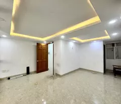 Nhà 5 tầng - 5PN - ô tô đỗ cửa - BTCT - khu trung tâm - giá 7,x  tỷ TL