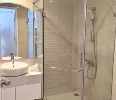 Cho thuê căn hộ cao cấp R2 130m2