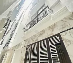 Ô TÔ ĐỖ CỬA – NGÕ THÔNG 2 ĐẦU – GẦN PHỐ CHỈ VÀI BƯỚC
CHÍNH LÀ NHÀ PHỐ NAM DƯ 30M2, 5 TẦNG, CHỈ