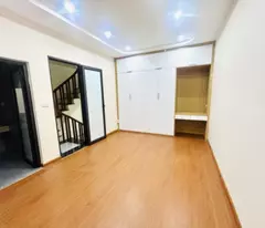 Ô TÔ ĐỖ CỬA – NGÕ THÔNG 2 ĐẦU – GẦN PHỐ CHỈ VÀI BƯỚC
CHÍNH LÀ NHÀ PHỐ NAM DƯ 30M2, 5 TẦNG, CHỈ