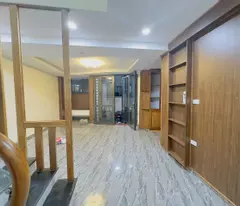 Bán nhà Lĩnh Nam giá 6.75 tỷ, diện tích 31m2, 5 tầng, mặt tiền 6.6m