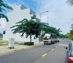 Đất nền đối diện Eco Retreat Long An. Giá 2.1 tỷ. Hạ tầng hoàn thiện, sổ sẵn từng nền. Mặt đường