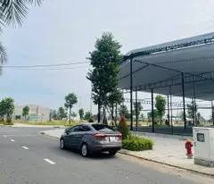 Đất nền đối diện Eco Retreat Long An. Giá 2.1 tỷ. Hạ tầng hoàn thiện, sổ sẵn từng nền. Mặt đường