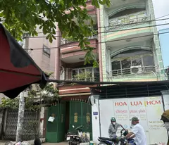 Cho thuê nhà nguyên căn 3 tầng + 1 trệt + 1 sân thượng