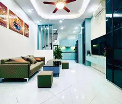 BÁN NHÀ TRUNG TÂM HAI BÀ TRƯNG NHÀ MỚI KÍNH KOONG LÔ GÓC Ô TÔ VÀO NHÀ KINH DOANH ONLINE GIÁ 10 TỶ