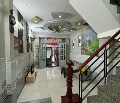 Bán nhà đường Phạm Văn Chí, Q.6, Chỉ hơn 6 tỷ, Xe hơi vào nhà, 46m2, 3 tầng hoành tráng
