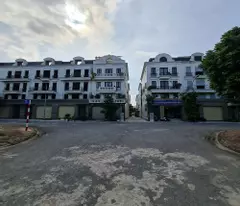 Cho thuê Shophouse Thuận An Central Lake 90m2 5 tầng. Đã hoàn thiện. Lh 0989894845