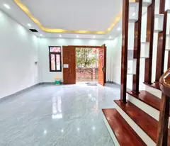 Siêu phẩm bán nhà 5 tầng tại Di Trạch, Hàng xóm KĐT Hinode, ô tô đỗ cách nhà 30m.