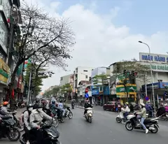 bán đất mặt phố Nguyễn Lương Bằng, Q.Đống Đa, giá chỉ tầm 300tr/m2
