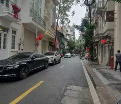 Bán nhà mặt phố phù đổng thiên vương 10 tầng thang máy long lanh hai bà trưng