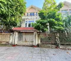 bán Biệt Thự Đống Đa, 80m, lô góc, ô tô tránh, vào nahf