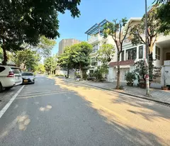 bán Biệt Thự Đống Đa, 80m, lô góc, ô tô tránh, vào nahf
