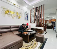 Hoàng Quốc Việt 45m2 - 6 Tầng  CÒN MỚI ĐẸP 6 NGỦ - PHỐ VIP GẦN OTO TRÁNH  -  11.5 tỷ