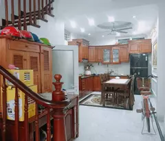 Hoàng Quốc Việt 45m2 - 6 Tầng  CÒN MỚI ĐẸP 6 NGỦ - PHỐ VIP GẦN OTO TRÁNH  -  11.5 tỷ