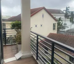BÁN NHÀ 3 TẦNG. KIỆT Ô TÔ ĐƯỜNG HÙNG VƯƠNG.TP HUẾ