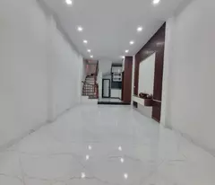 Bán Nhà: Tựu Liệt, 40m2, 5 tầng, gần bãi xe, oto cổng, ô chờ thang máy. hơn 5 tỷ