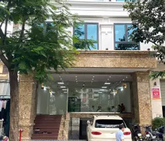 Cho Thuê Tòa Văn Phòng 9 Tầng Mặt Phố Quan Hoa. DT 190m2.MT 9.5m. Giá 13.300USD/th