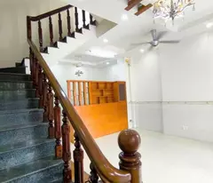 Bán nhà mặt phố Q.9, 105m², 3 tầng, 4PN, 8 tỷ, sổ đỏ